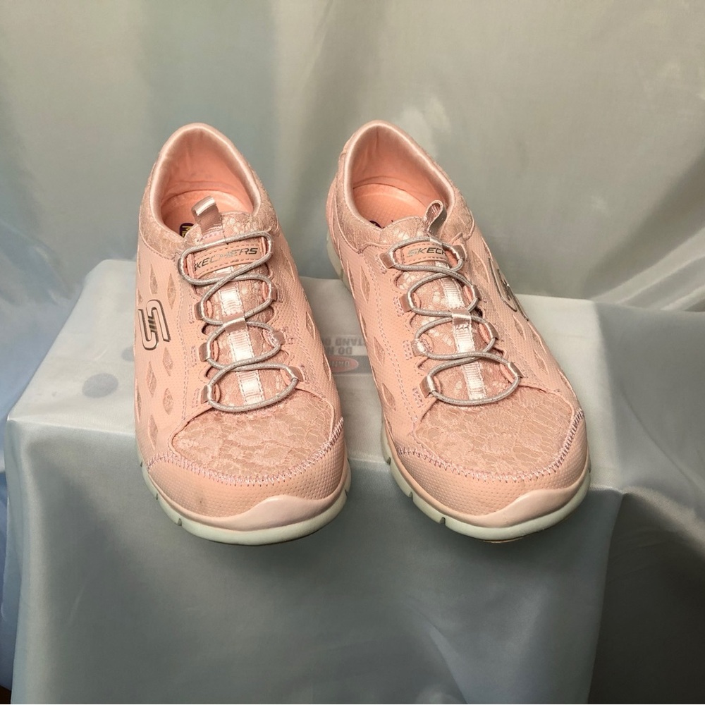 Skechers air cooled memory foam pink lacy sneakers size 8.5